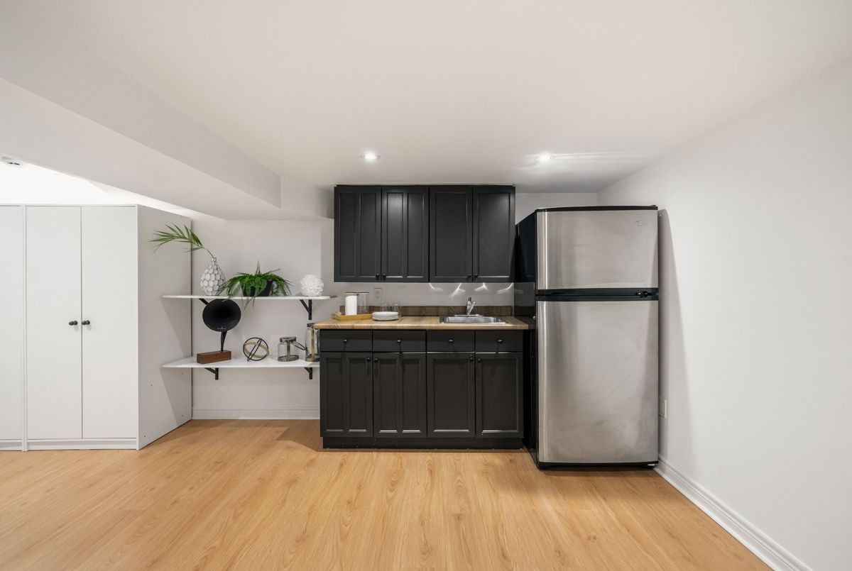 93 Brookdale Avenue 93 Brookdale Avenue Toronto C04