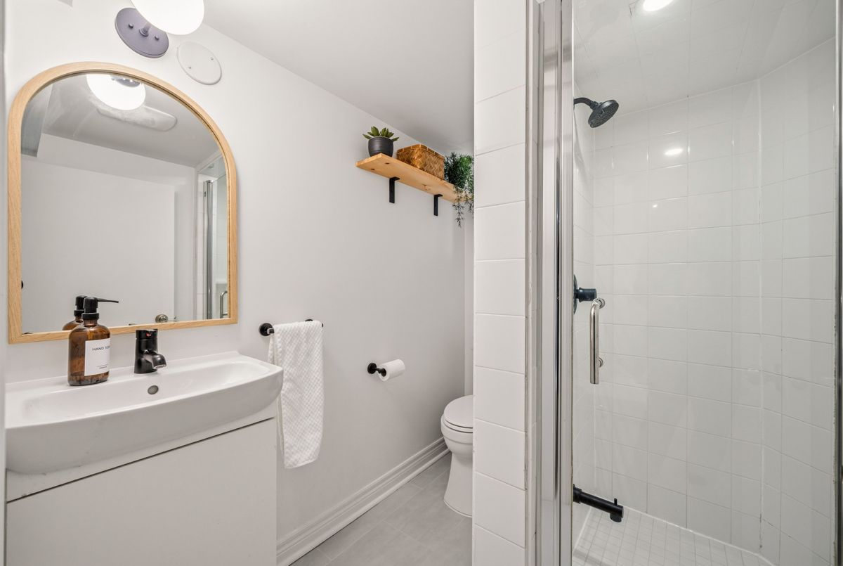 93 Brookdale Avenue 93 Brookdale Avenue Toronto C04