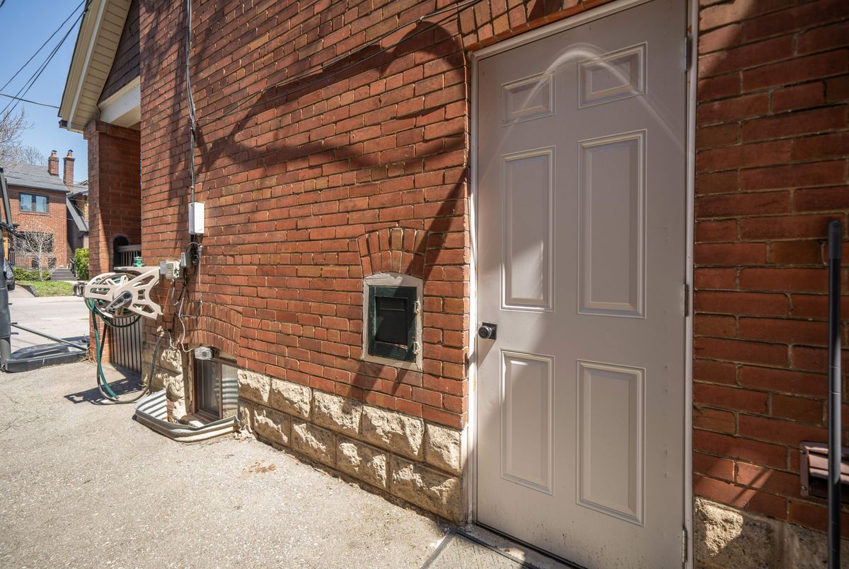 93 Brookdale Avenue 93 Brookdale Avenue Toronto C04