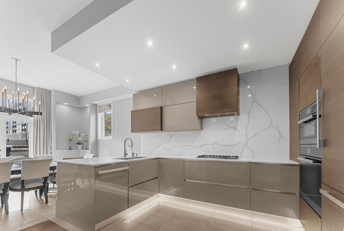 13-260 Russell Hill Road 13-260 Russell Hill Road Toronto C02