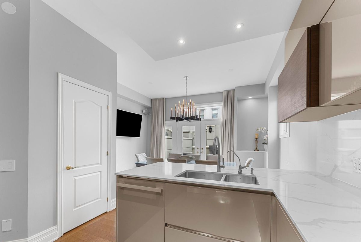 13-260 Russell Hill Road 13-260 Russell Hill Road Toronto C02