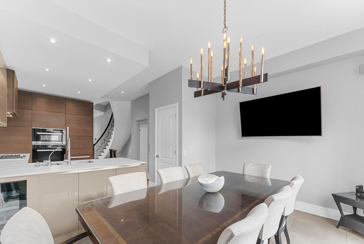 13-260 Russell Hill Road 13-260 Russell Hill Road Toronto C02