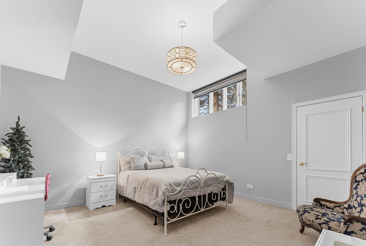 13-260 Russell Hill Road 13-260 Russell Hill Road Toronto C02