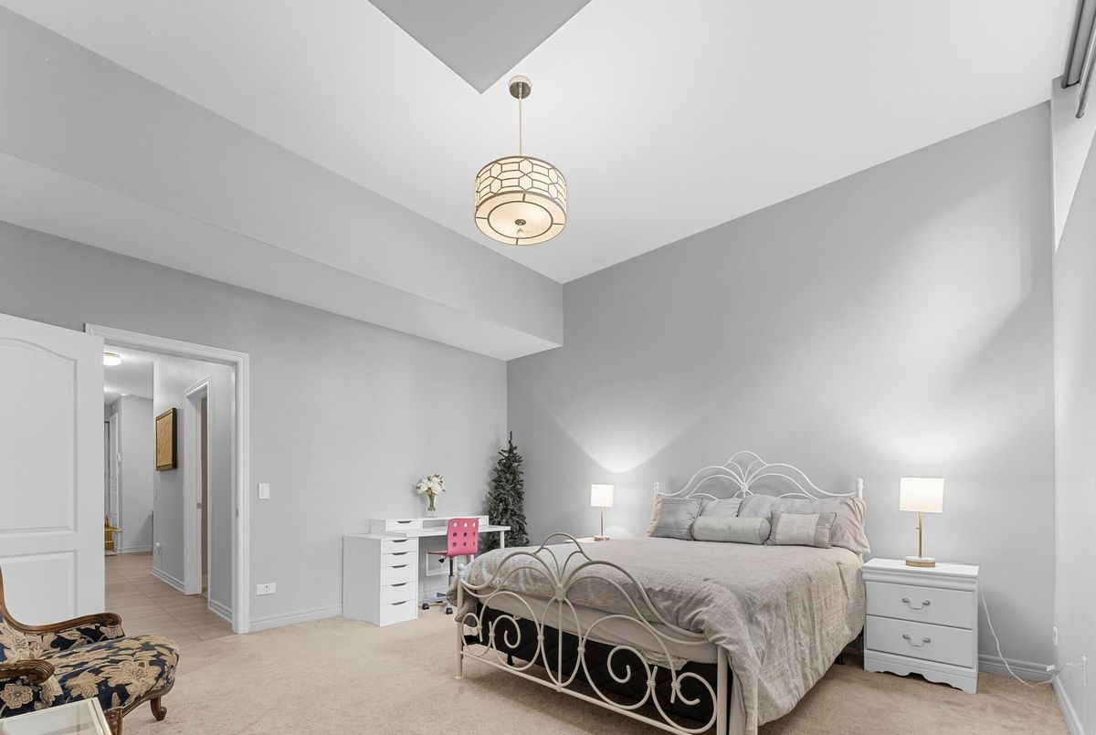 13-260 Russell Hill Road 13-260 Russell Hill Road Toronto C02