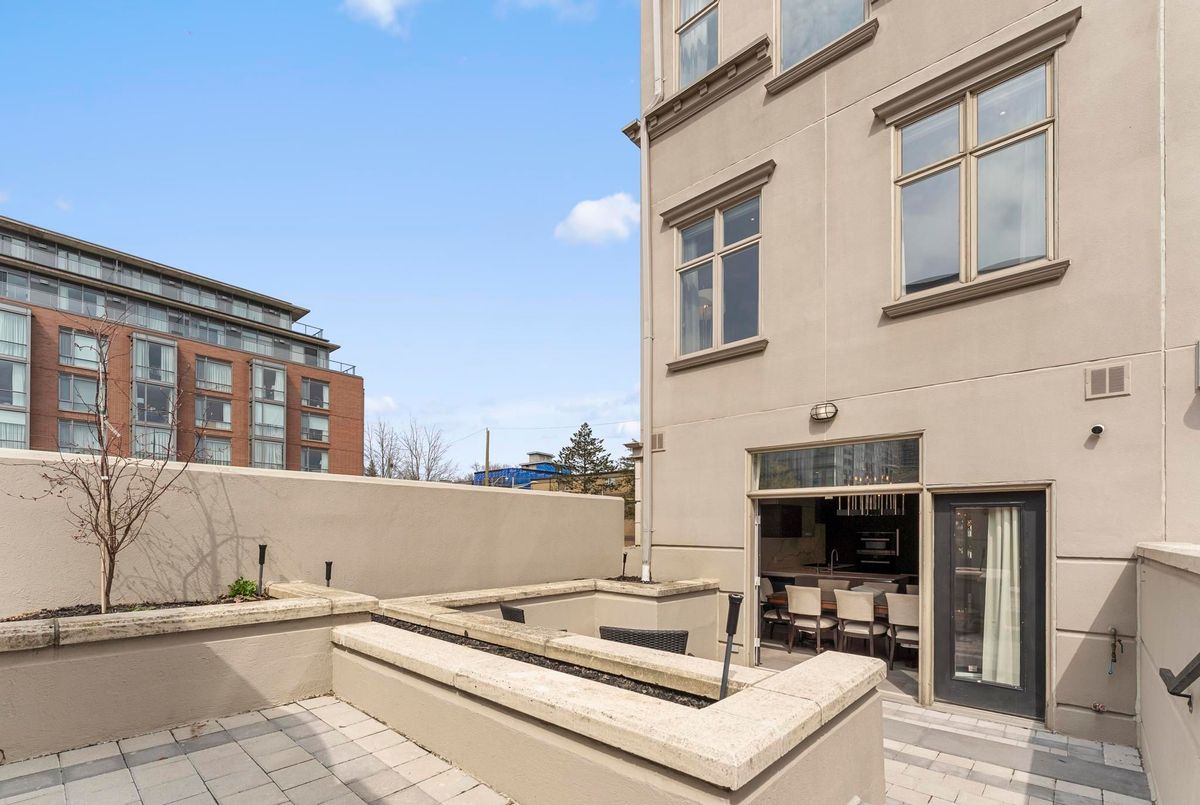13-260 Russell Hill Road 13-260 Russell Hill Road Toronto C02