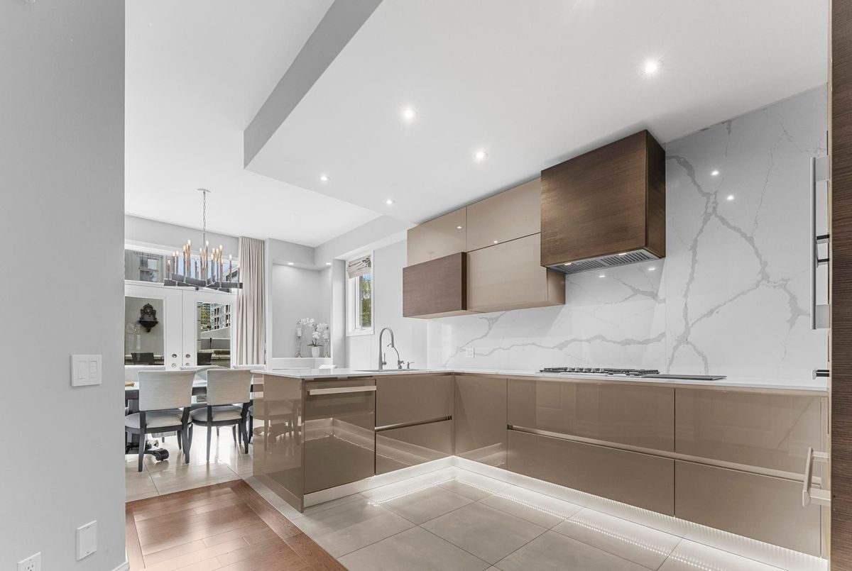 13-260 Russell Hill Road 13-260 Russell Hill Road Toronto C02
