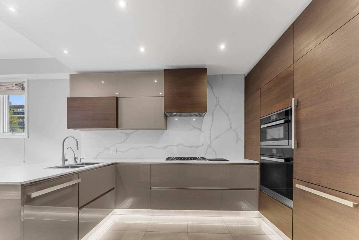 13-260 Russell Hill Road 13-260 Russell Hill Road Toronto C02