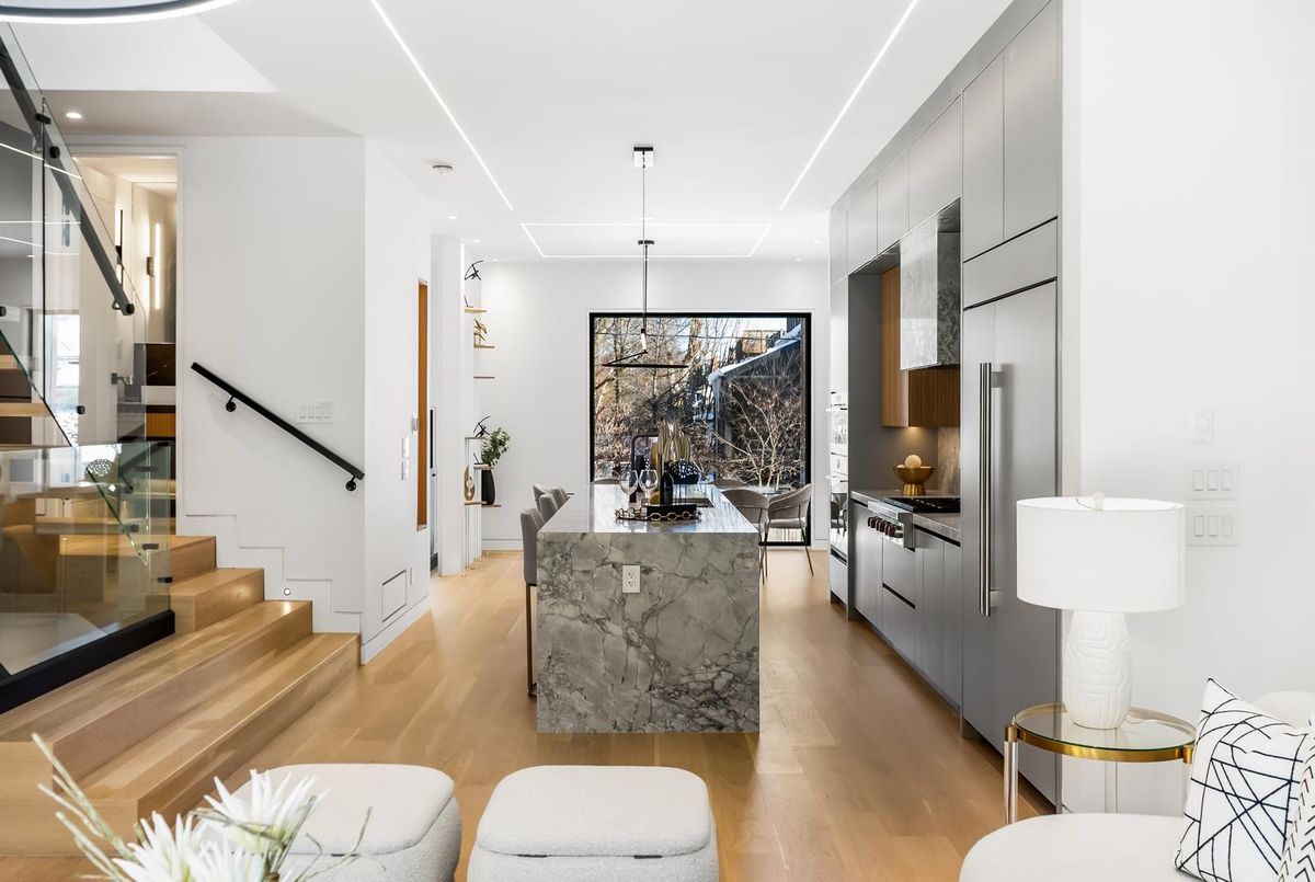 74B Rathnelly Avenue 74B Rathnelly Avenue Toronto C02