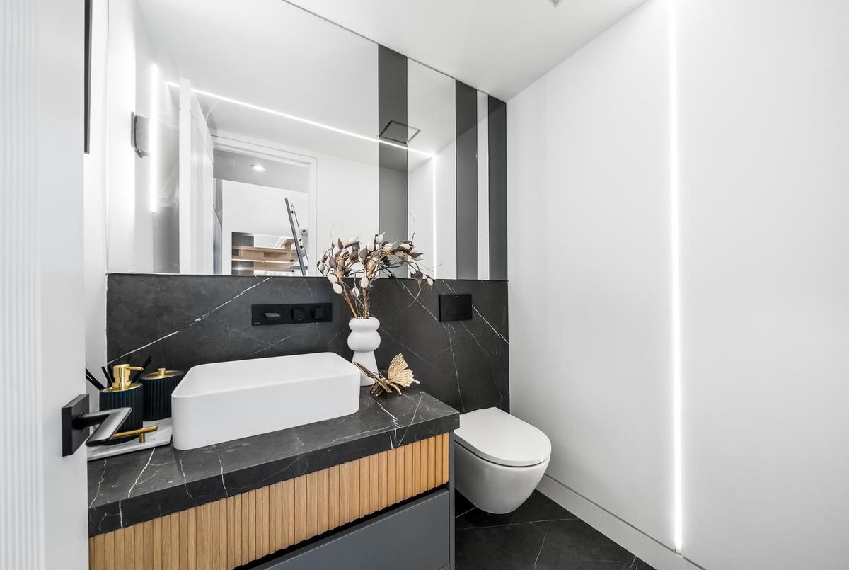 74B Rathnelly Avenue 74B Rathnelly Avenue Toronto C02