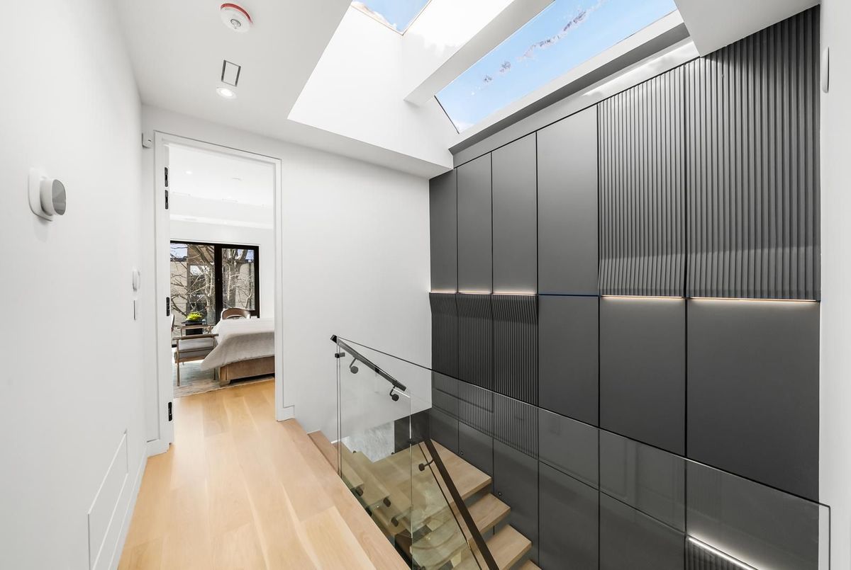 74B Rathnelly Avenue 74B Rathnelly Avenue Toronto C02