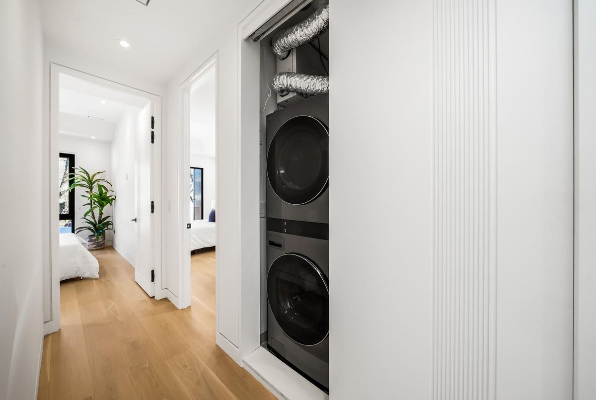 74B Rathnelly Avenue 74B Rathnelly Avenue Toronto C02