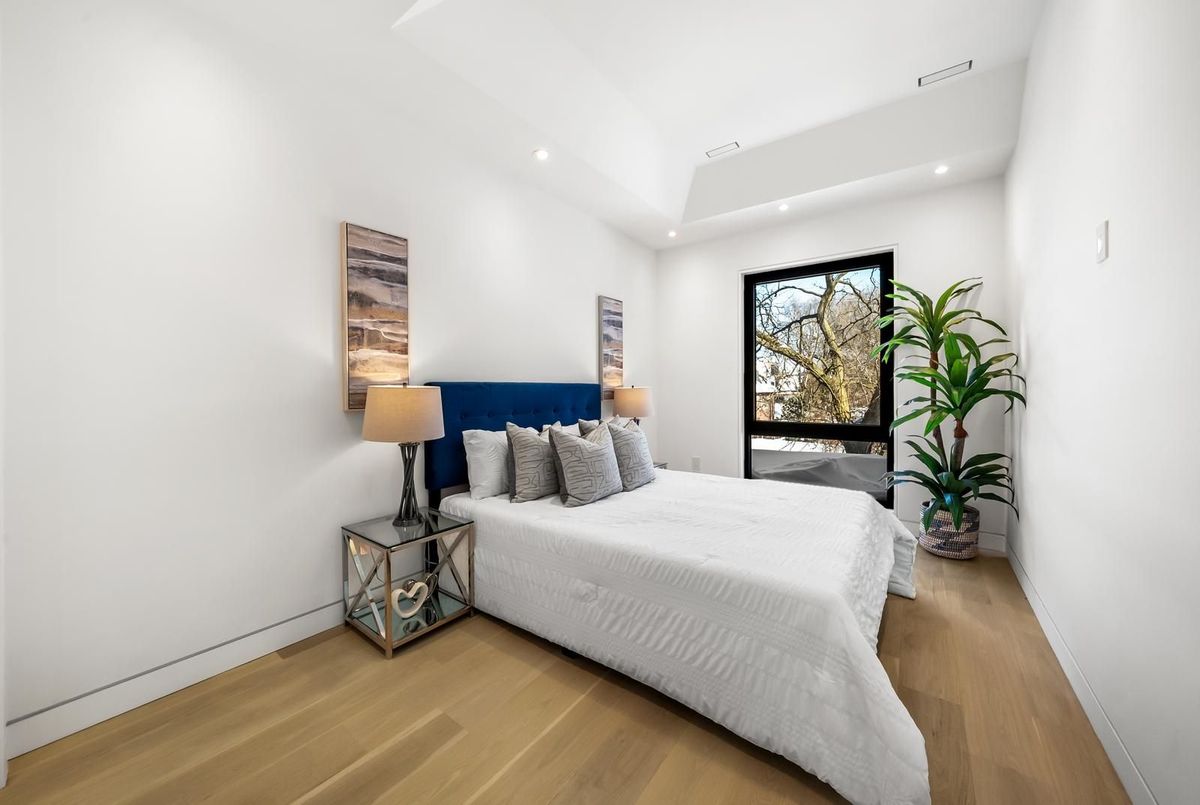 74B Rathnelly Avenue 74B Rathnelly Avenue Toronto C02