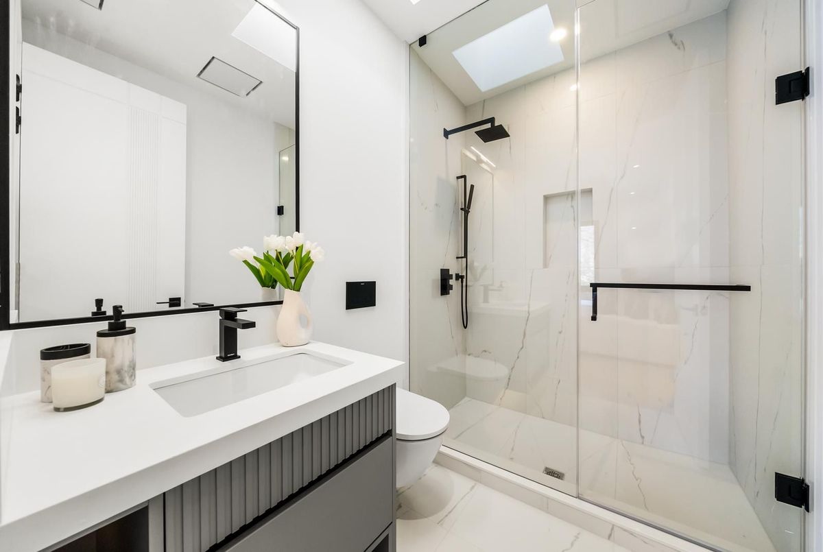 74B Rathnelly Avenue 74B Rathnelly Avenue Toronto C02