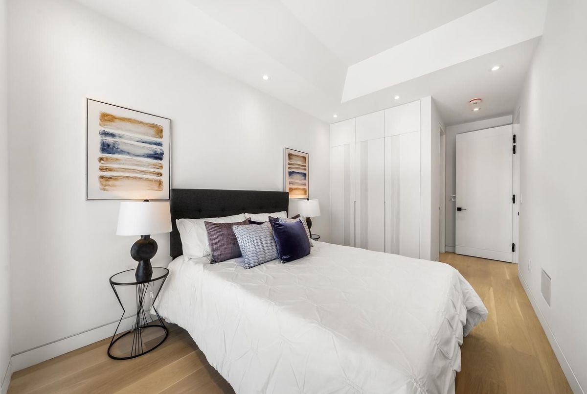 74B Rathnelly Avenue 74B Rathnelly Avenue Toronto C02