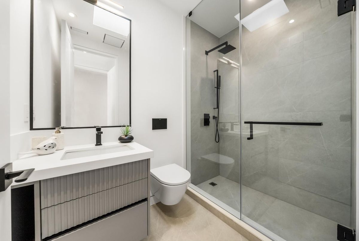 74B Rathnelly Avenue 74B Rathnelly Avenue Toronto C02