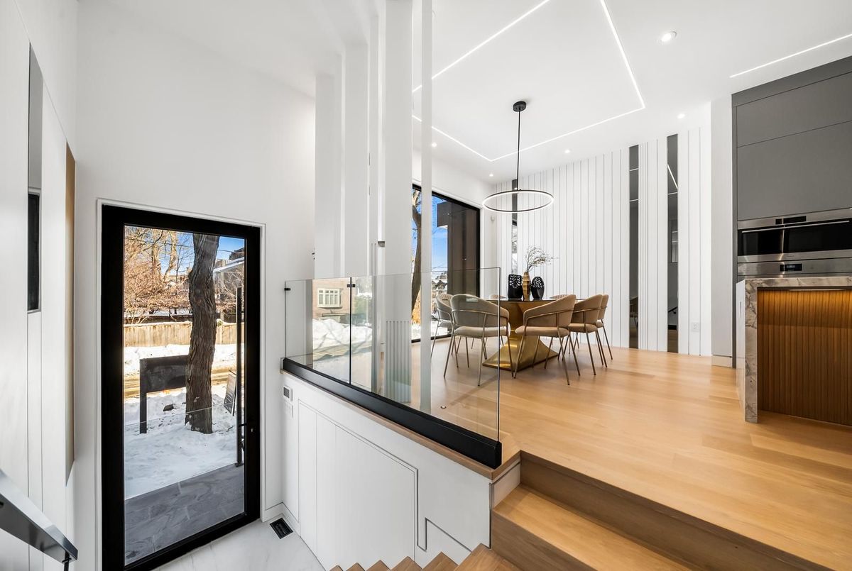 74B Rathnelly Avenue 74B Rathnelly Avenue Toronto C02