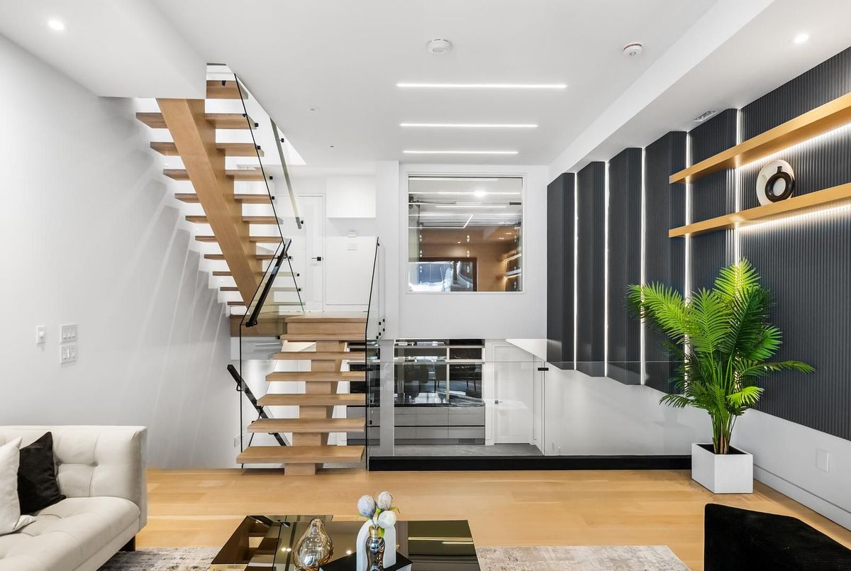 74B Rathnelly Avenue 74B Rathnelly Avenue Toronto C02