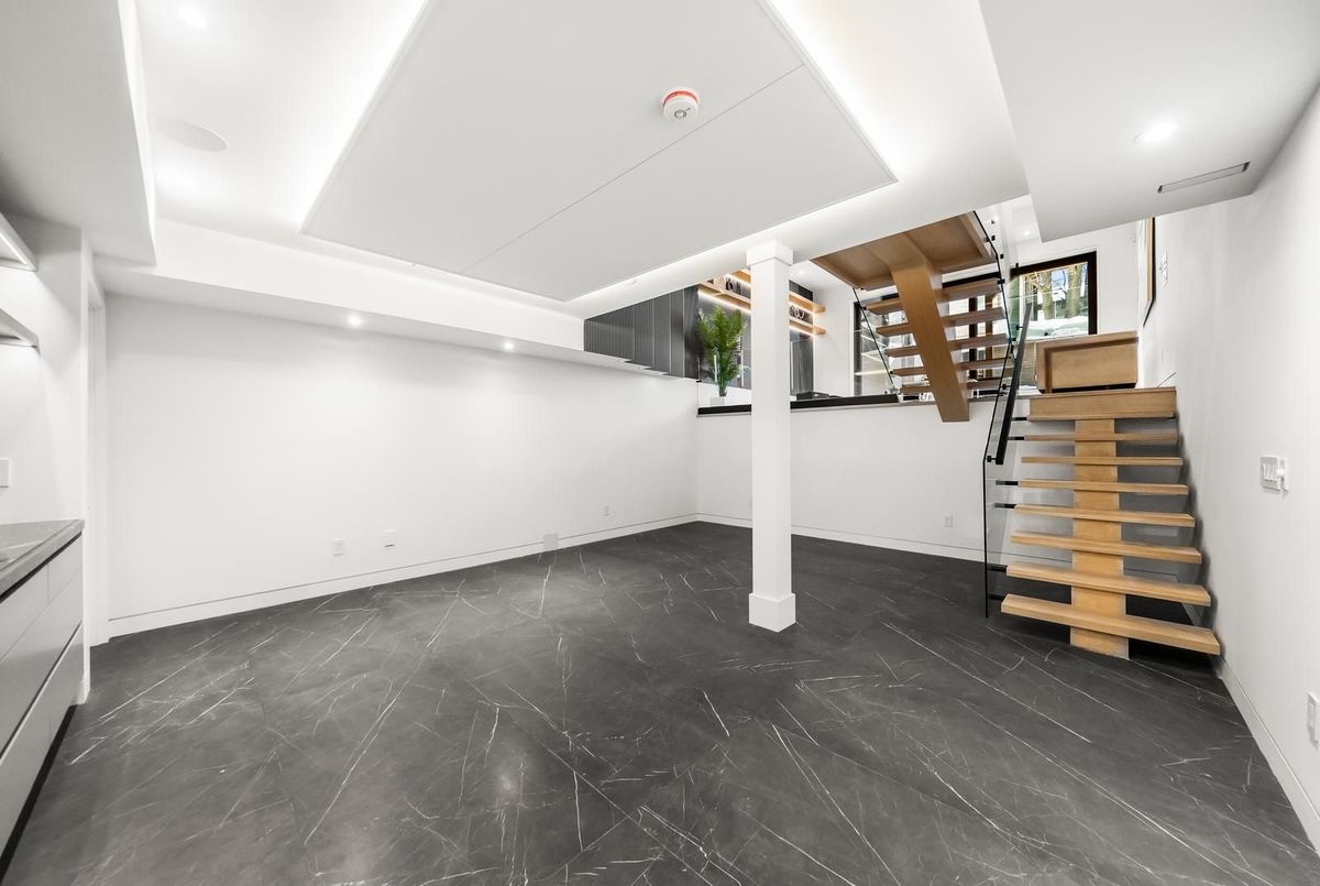 74B Rathnelly Avenue 74B Rathnelly Avenue Toronto C02