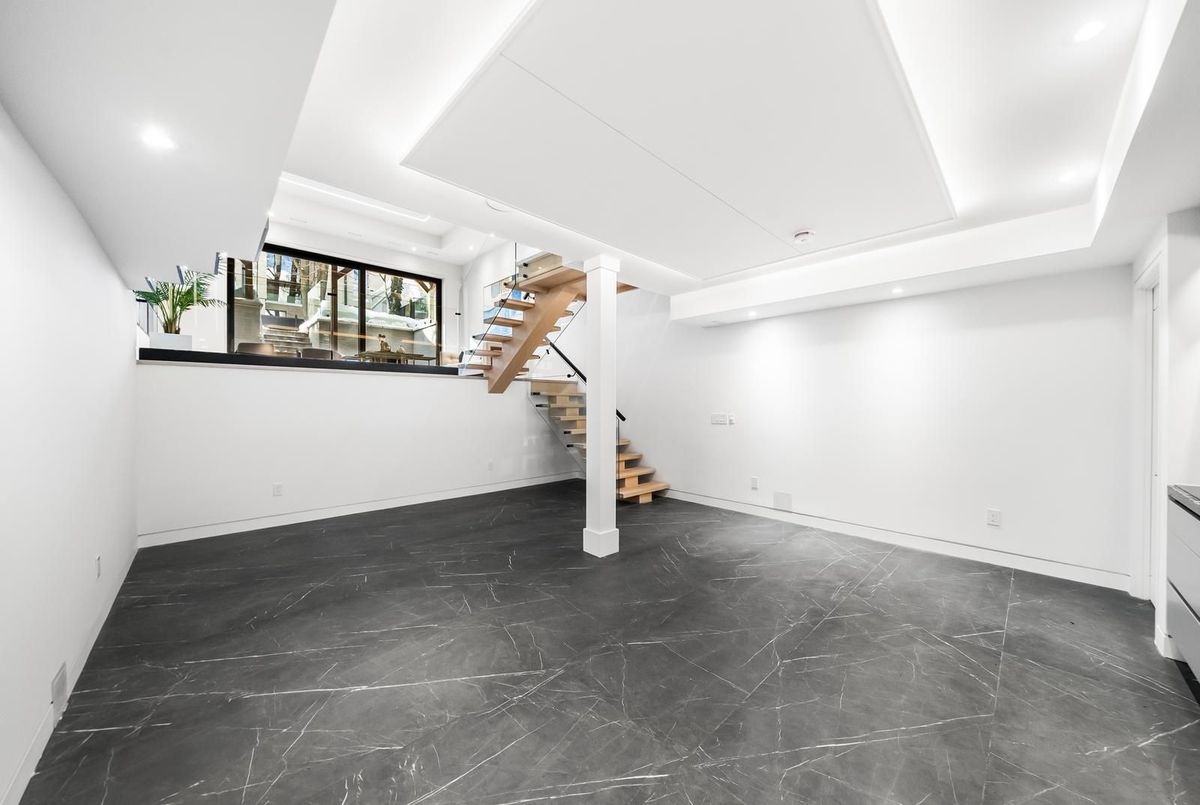 74B Rathnelly Avenue 74B Rathnelly Avenue Toronto C02