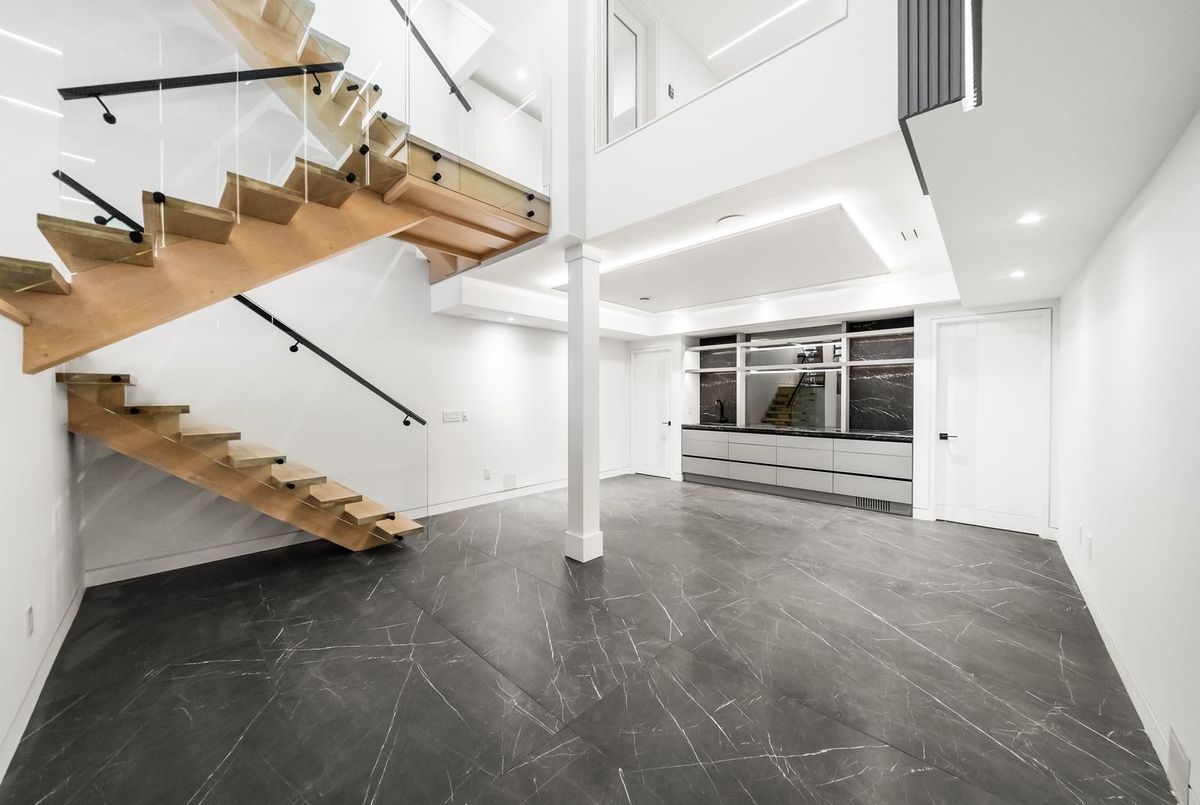 74B Rathnelly Avenue 74B Rathnelly Avenue Toronto C02