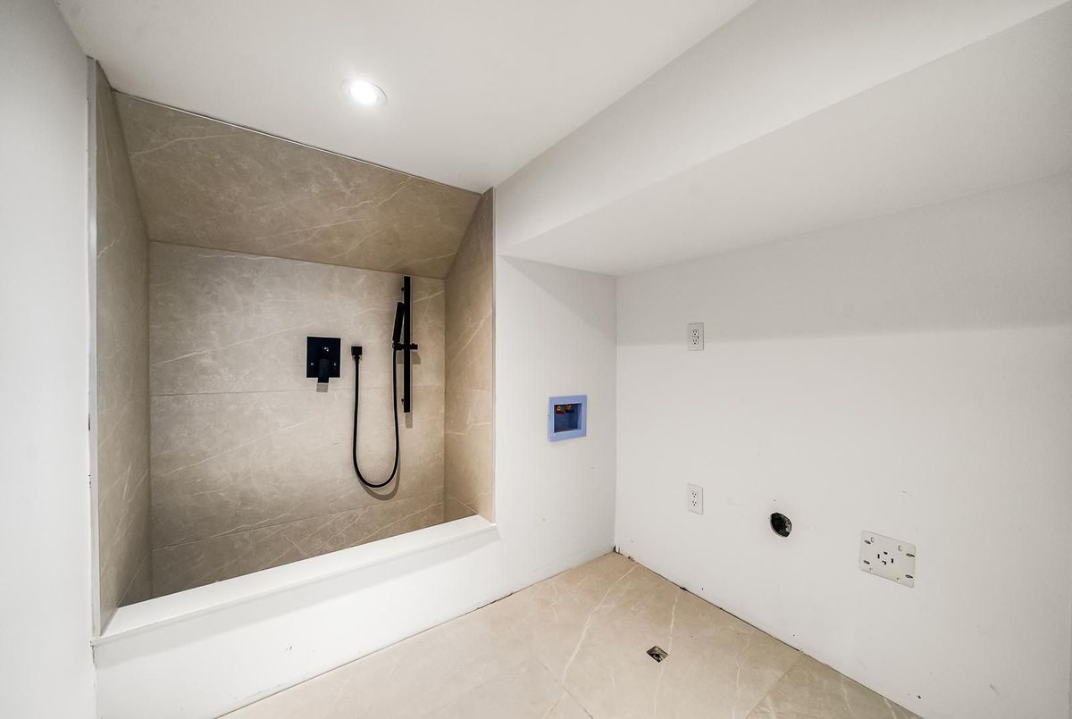 74B Rathnelly Avenue 74B Rathnelly Avenue Toronto C02