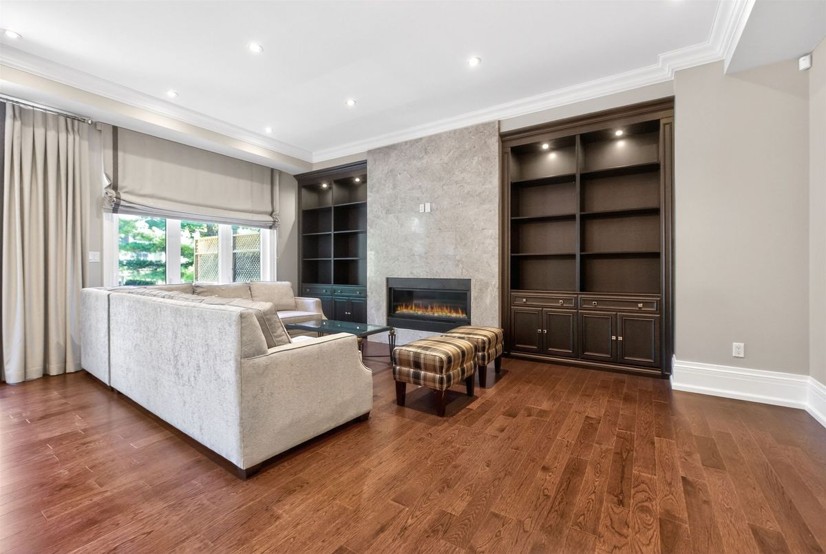 326 Lytton Boulevard 326 Lytton Boulevard Toronto C04