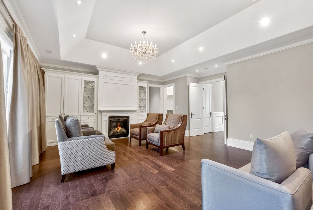 326 Lytton Boulevard 326 Lytton Boulevard Toronto C04