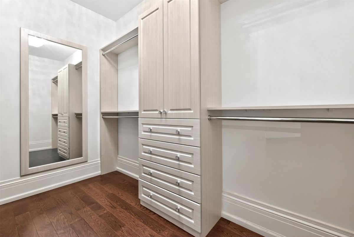 326 Lytton Boulevard 326 Lytton Boulevard Toronto C04