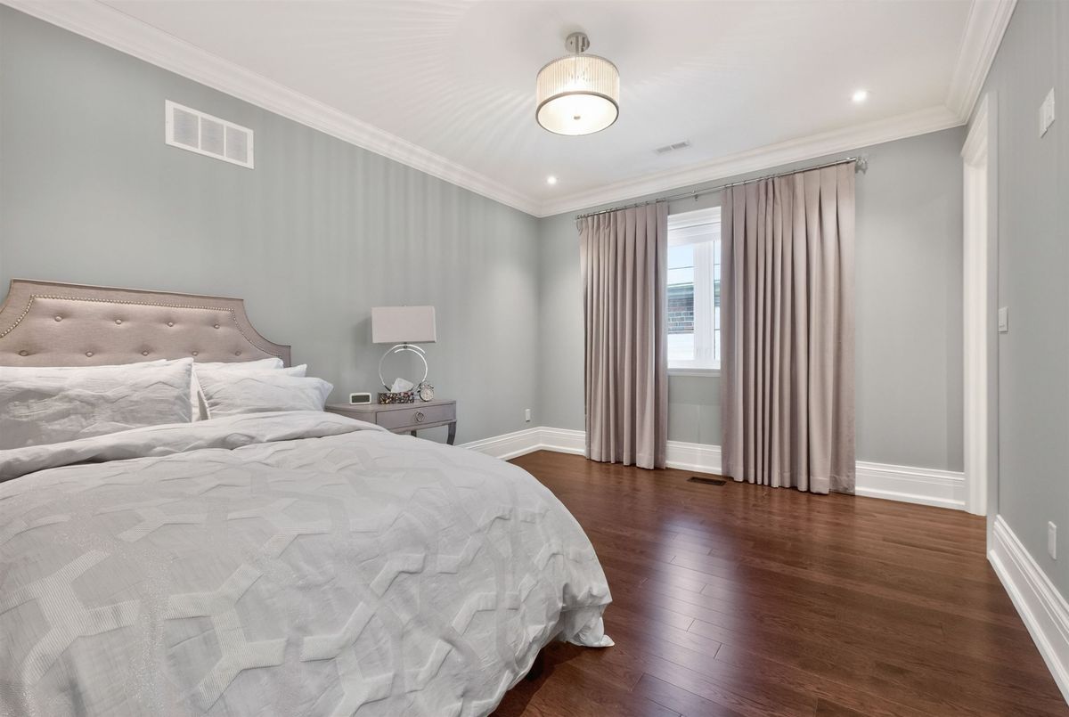 326 Lytton Boulevard 326 Lytton Boulevard Toronto C04