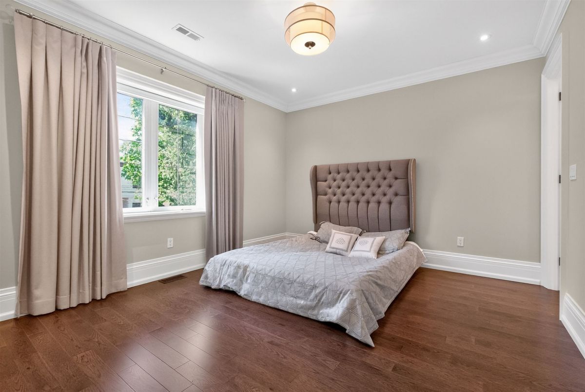 326 Lytton Boulevard 326 Lytton Boulevard Toronto C04