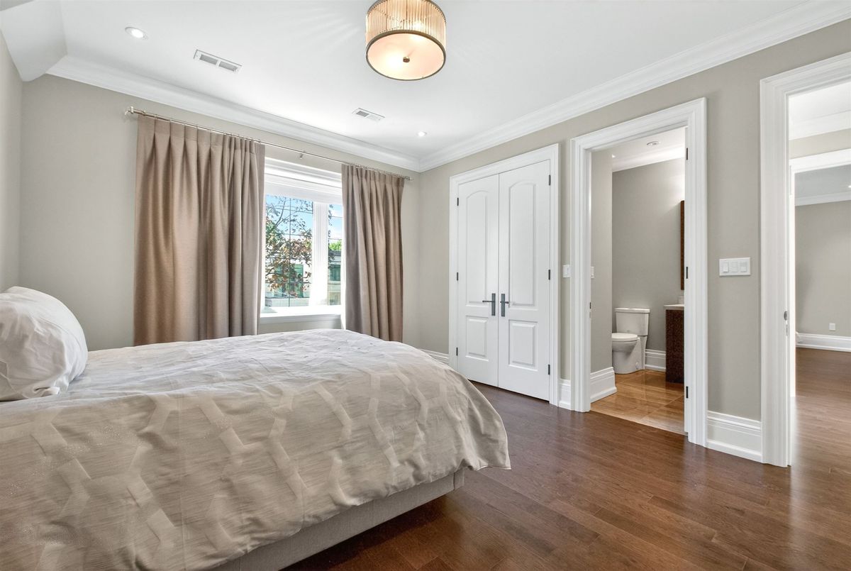 326 Lytton Boulevard 326 Lytton Boulevard Toronto C04