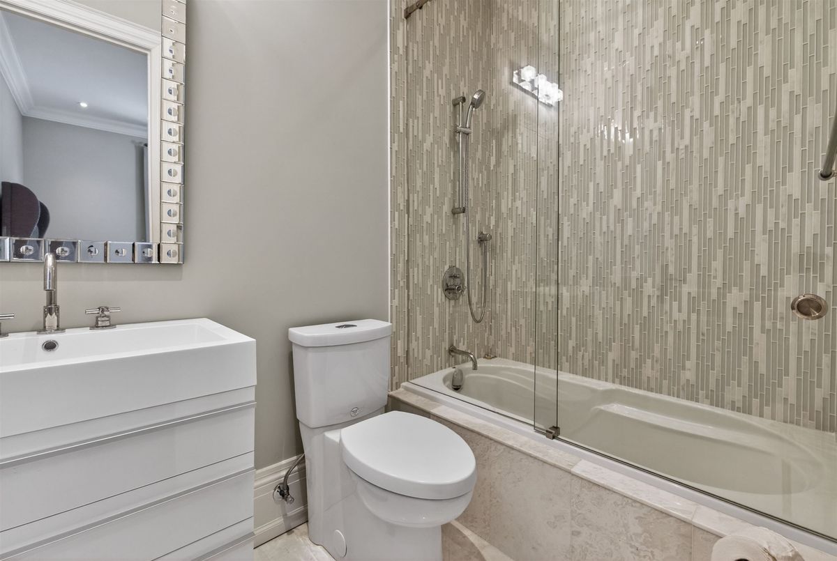 326 Lytton Boulevard 326 Lytton Boulevard Toronto C04