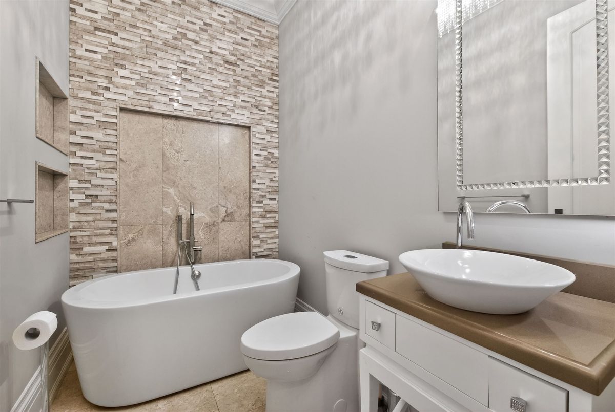 326 Lytton Boulevard 326 Lytton Boulevard Toronto C04