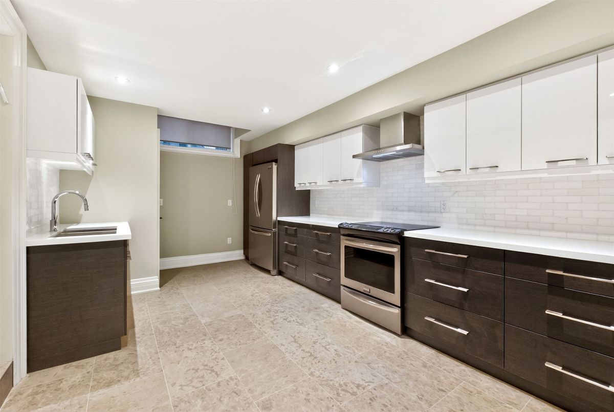 326 Lytton Boulevard 326 Lytton Boulevard Toronto C04