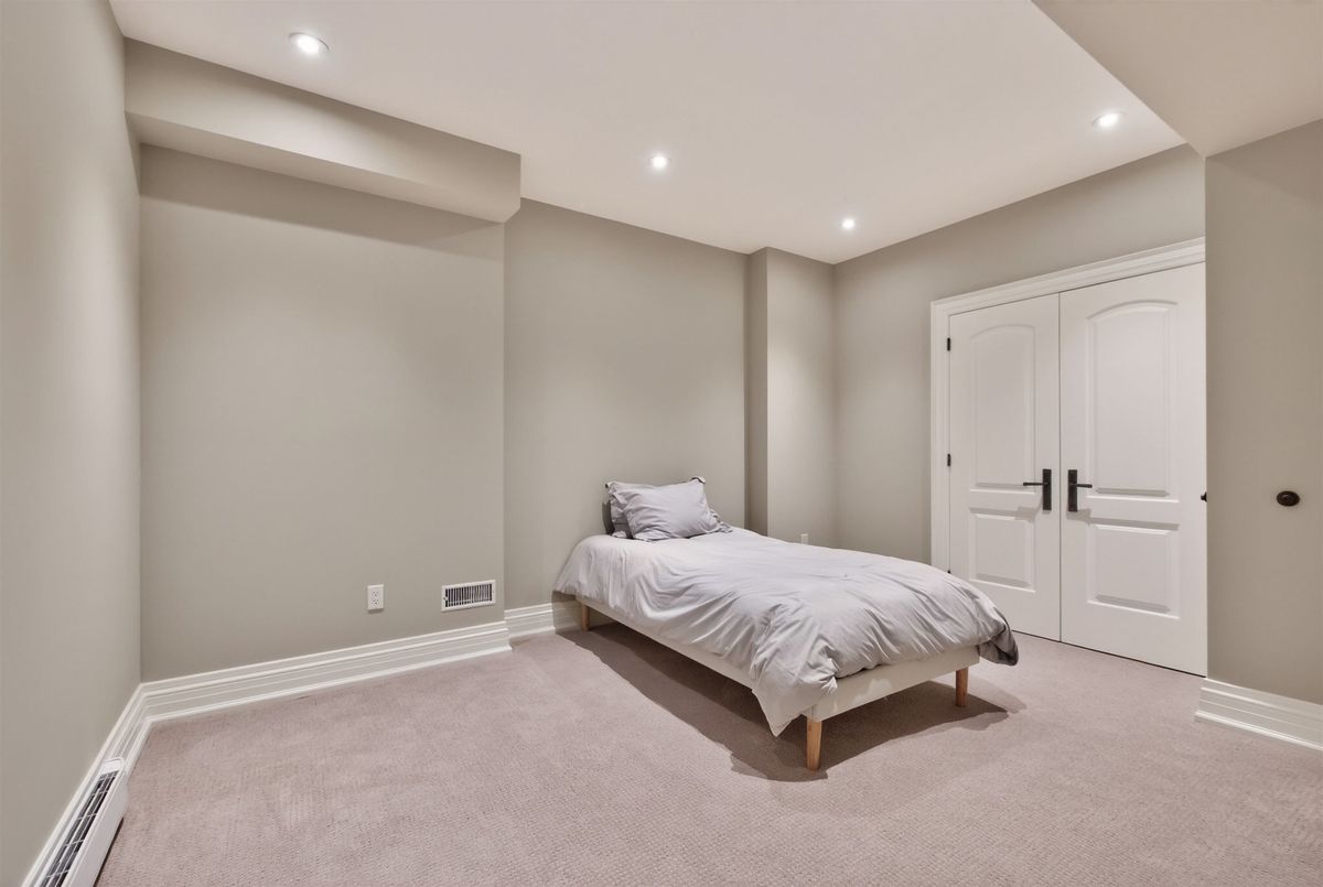 326 Lytton Boulevard 326 Lytton Boulevard Toronto C04