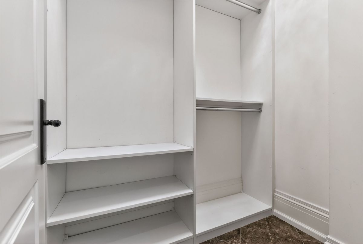 326 Lytton Boulevard 326 Lytton Boulevard Toronto C04