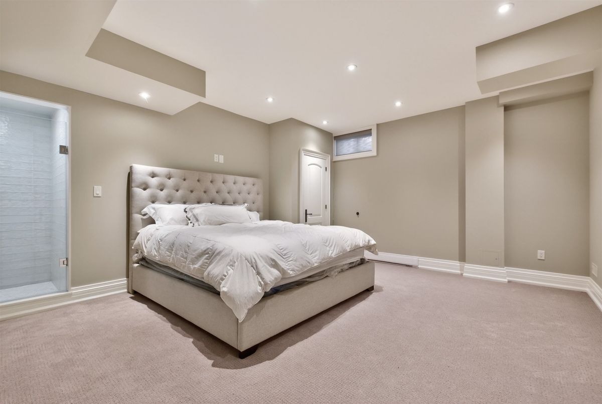 326 Lytton Boulevard 326 Lytton Boulevard Toronto C04