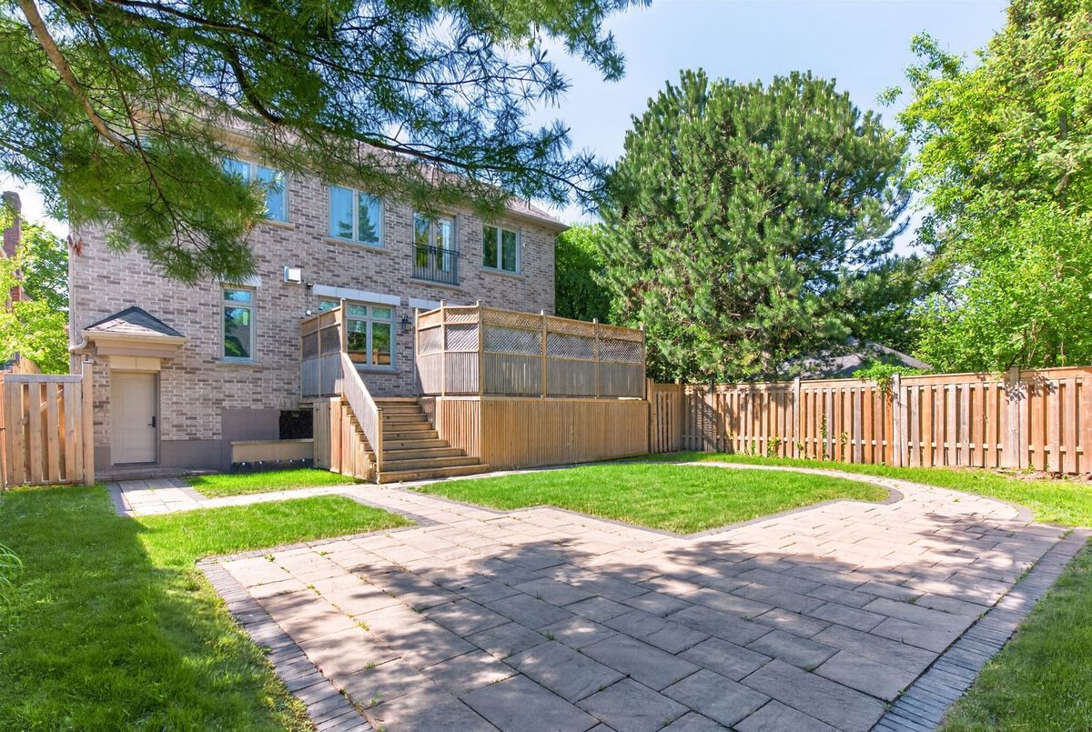 326 Lytton Boulevard 326 Lytton Boulevard Toronto C04