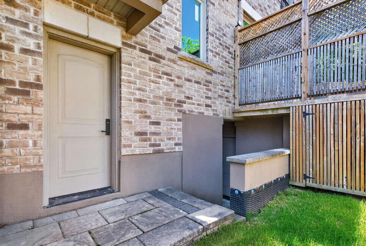 326 Lytton Boulevard 326 Lytton Boulevard Toronto C04