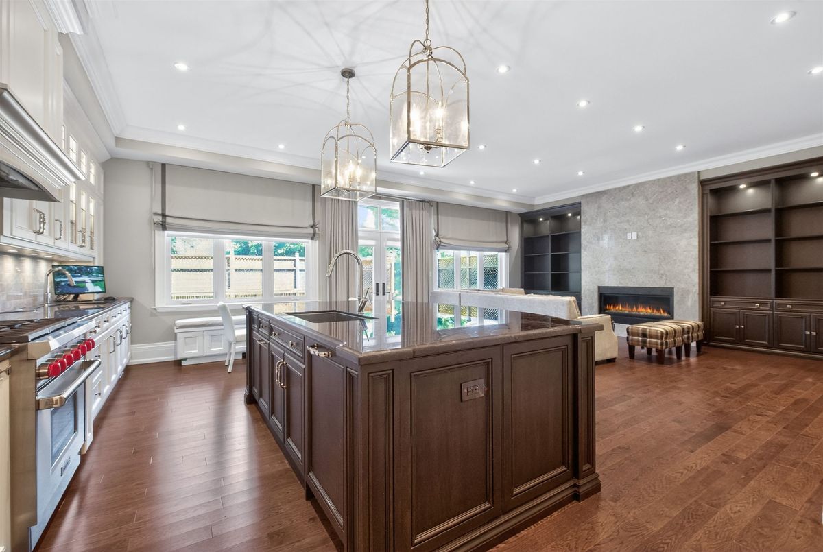 326 Lytton Boulevard 326 Lytton Boulevard Toronto C04