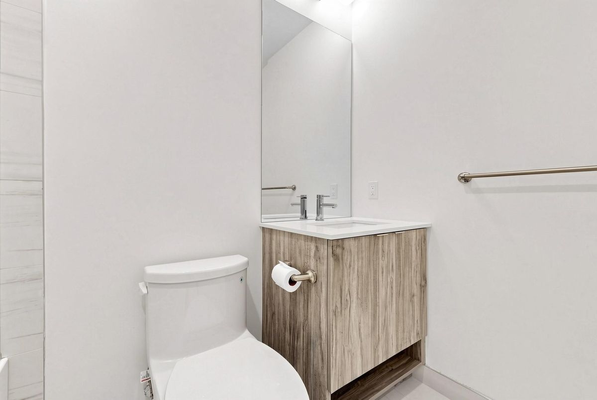 PH203-138 Downes Street PH203-138 Downes Street Toronto C08