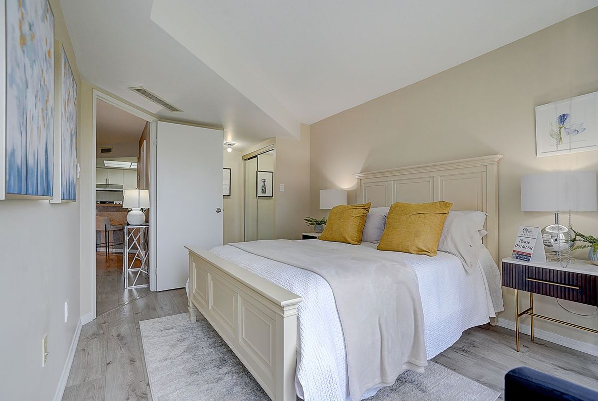 #1101-1001 Bay Street #1101-1001 Bay Street Toronto C01