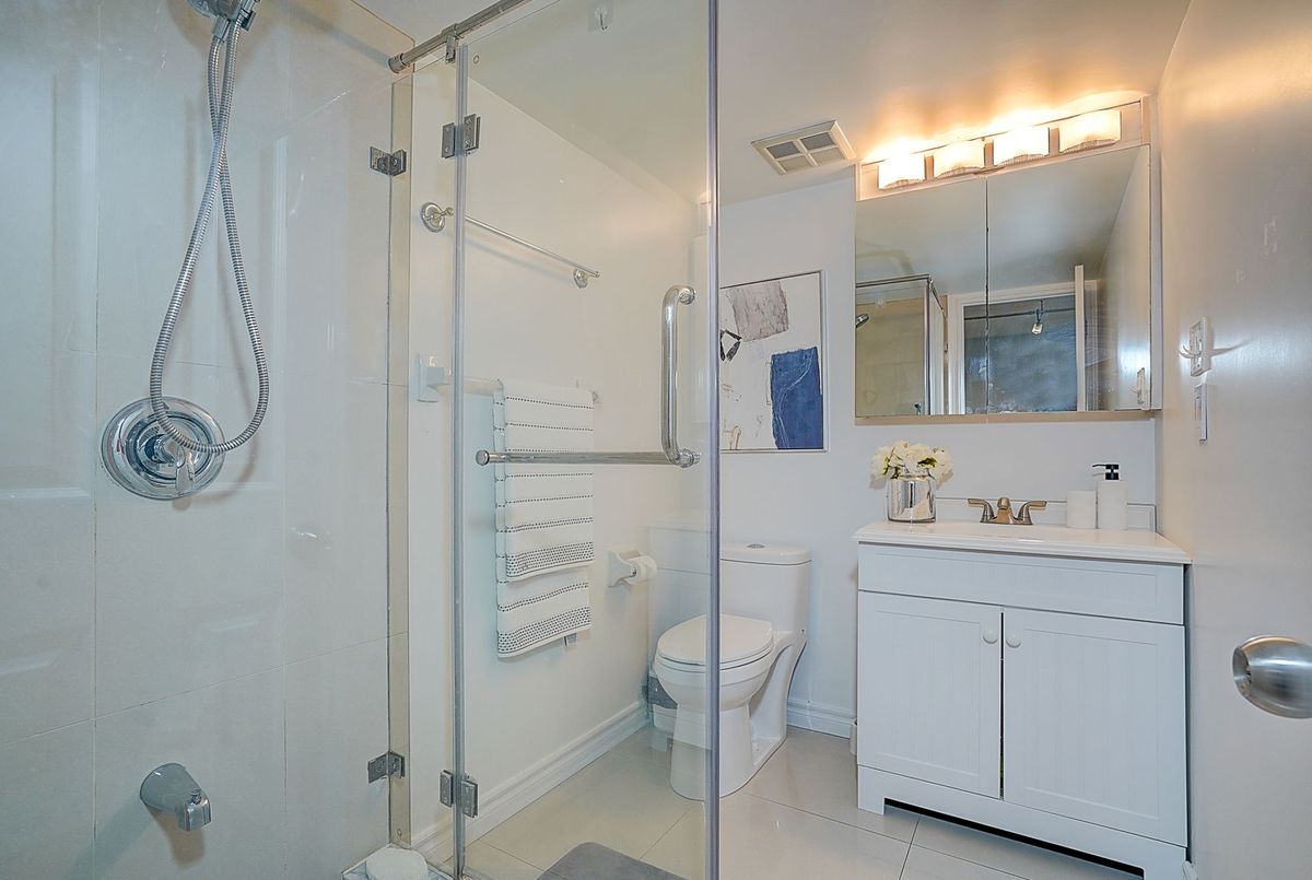 #1101-1001 Bay Street #1101-1001 Bay Street Toronto C01