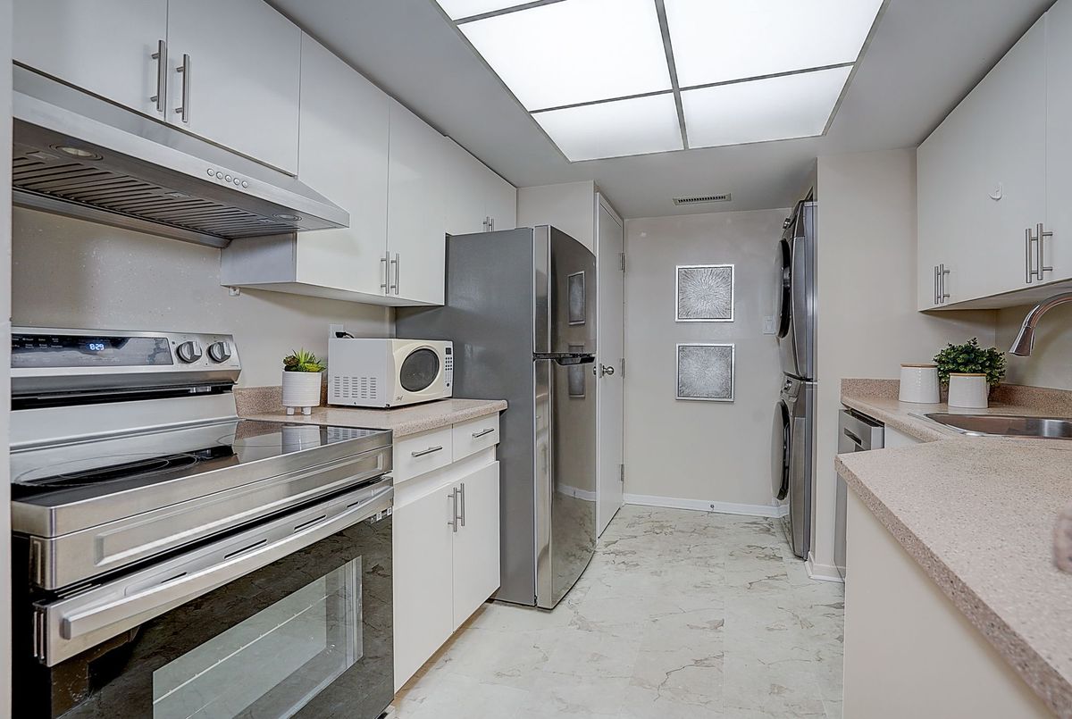 #1101-1001 Bay Street #1101-1001 Bay Street Toronto C01