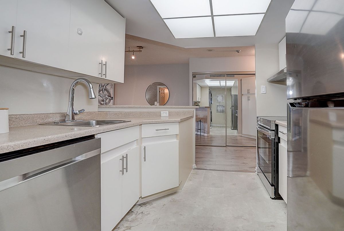 #1101-1001 Bay Street #1101-1001 Bay Street Toronto C01