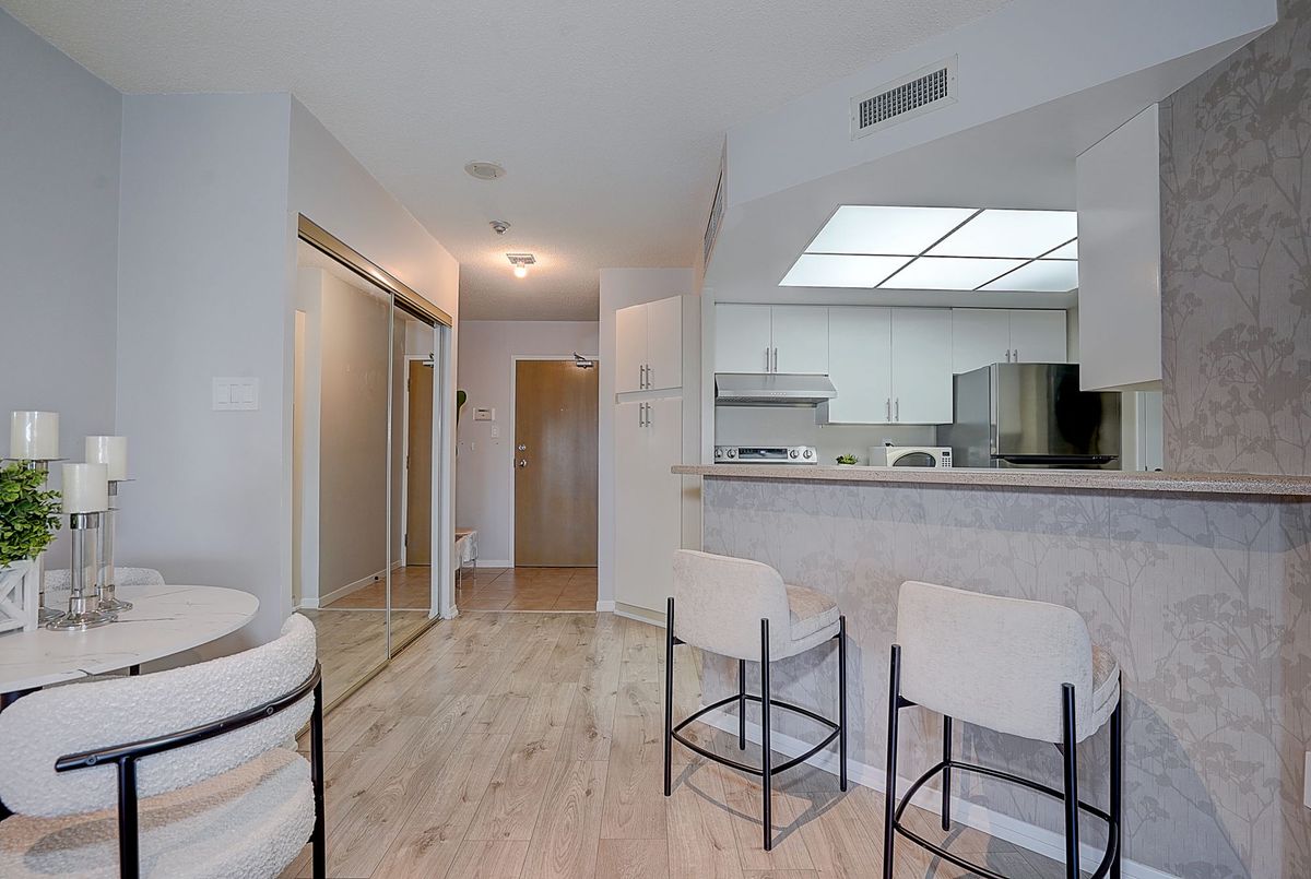 #1101-1001 Bay Street #1101-1001 Bay Street Toronto C01