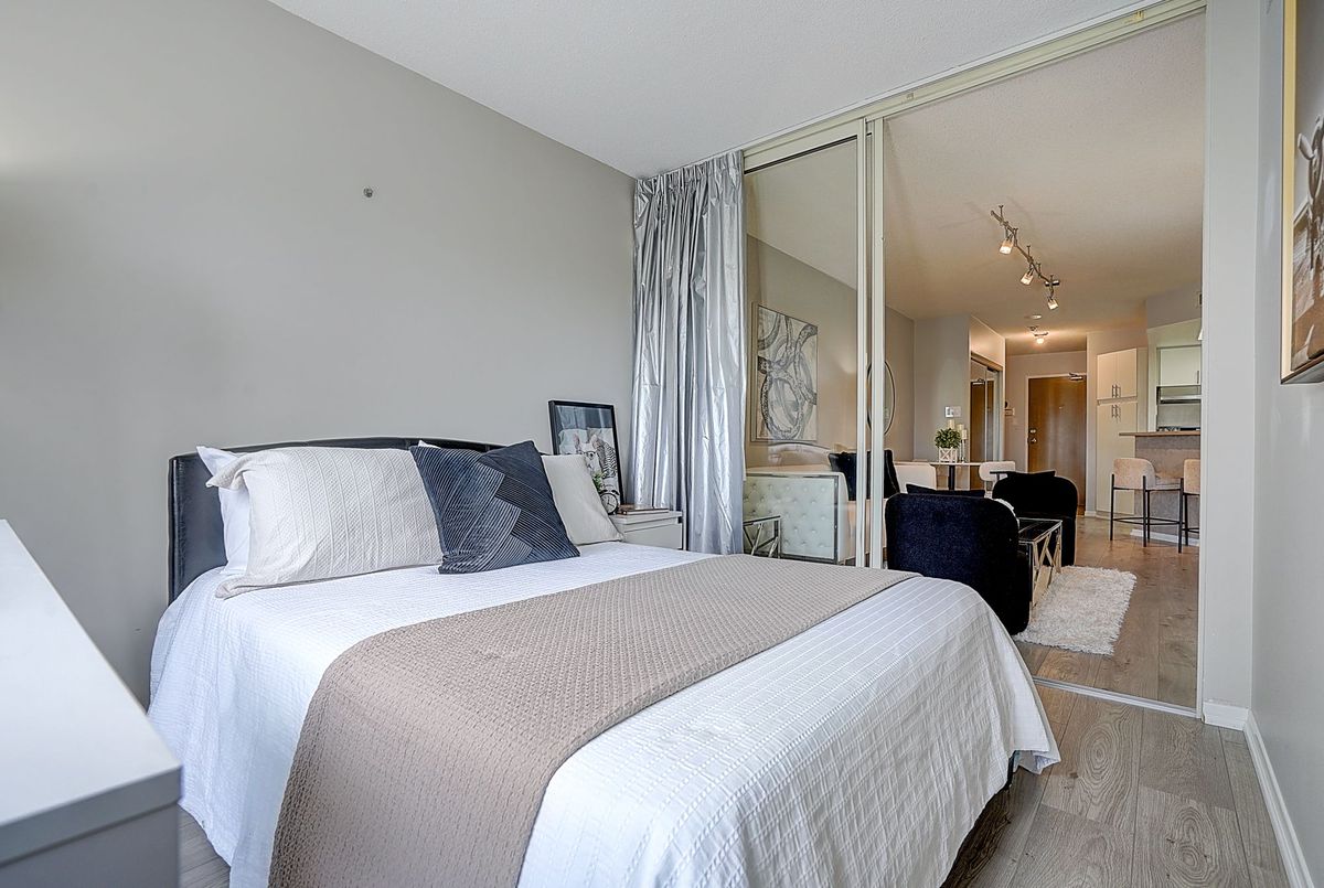 #1101-1001 Bay Street #1101-1001 Bay Street Toronto C01