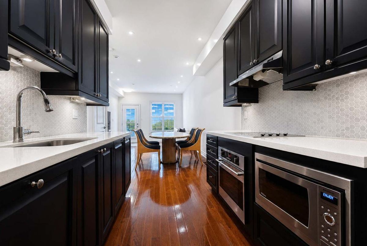 6-20 Hargrave Lane 6-20 Hargrave Lane Toronto C12