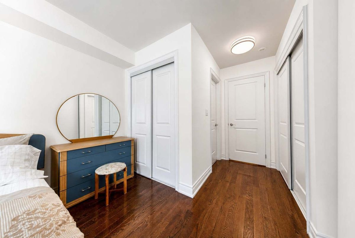 6-20 Hargrave Lane 6-20 Hargrave Lane Toronto C12
