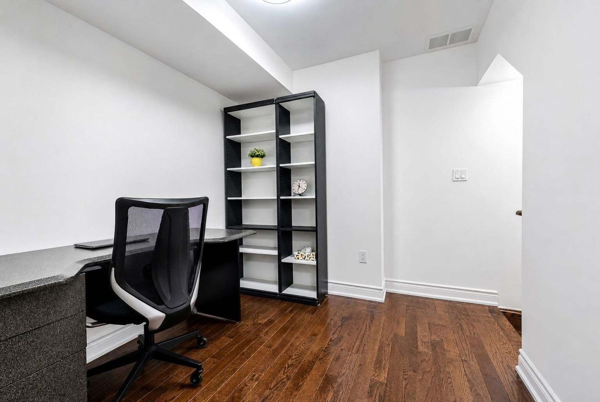 6-20 Hargrave Lane 6-20 Hargrave Lane Toronto C12